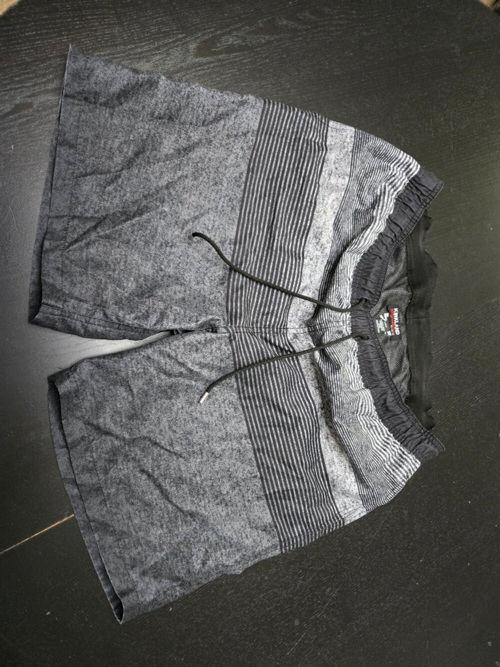 Kirkland Signature Men’s Gray Black Striped Swim Shorts Size Large